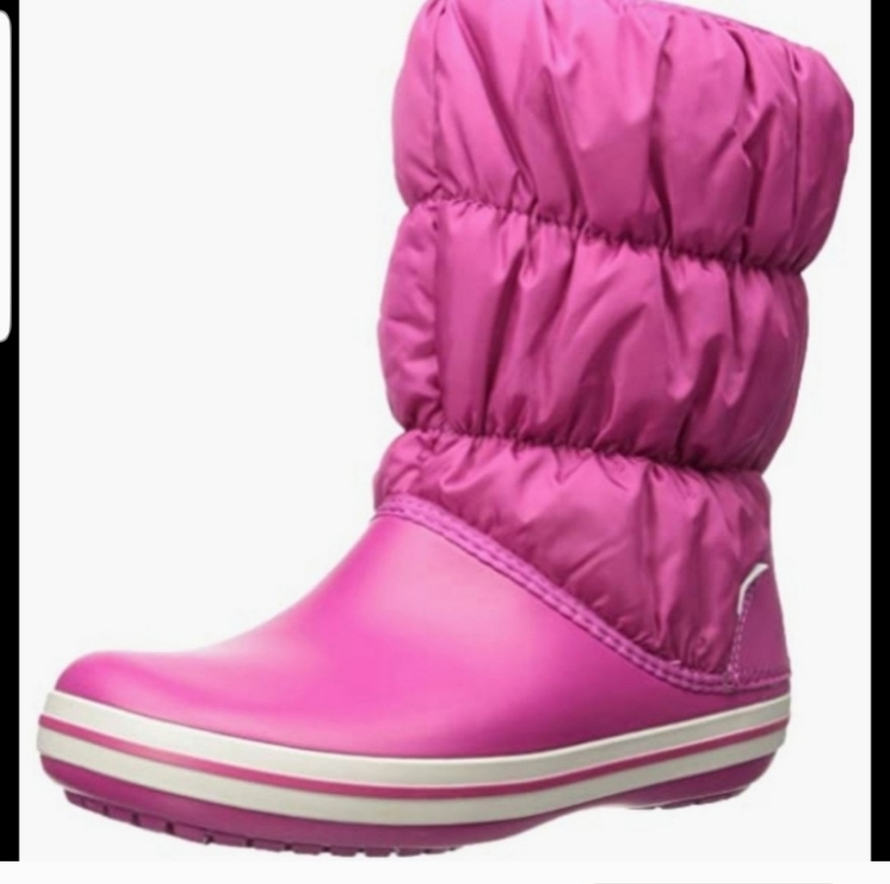 Snow boots.